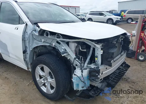 2019 Toyota Rav4 Xle z USA, uszkodzony, nr VIN JTMW1RFV0KD040055
